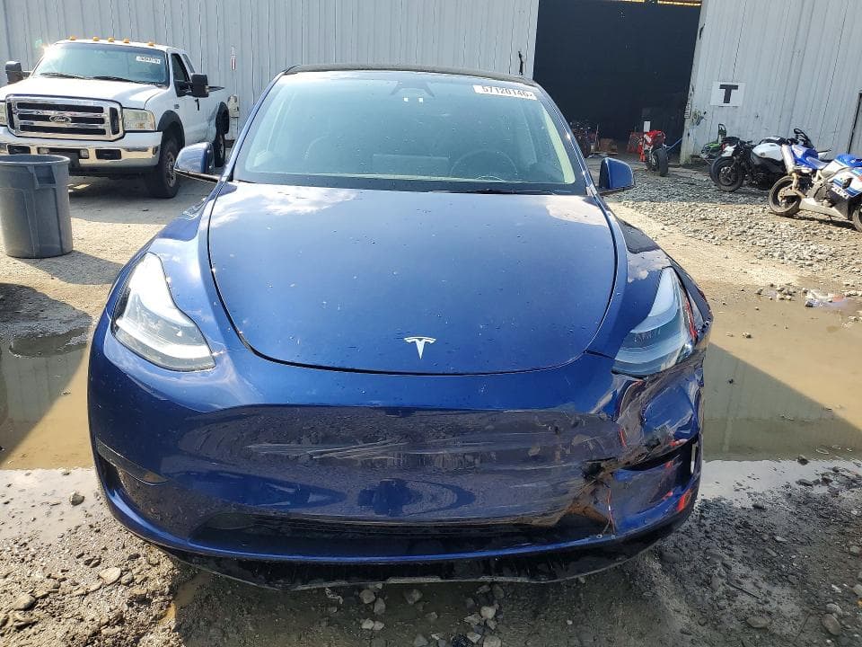 2025 TESLA MODEL Y 5