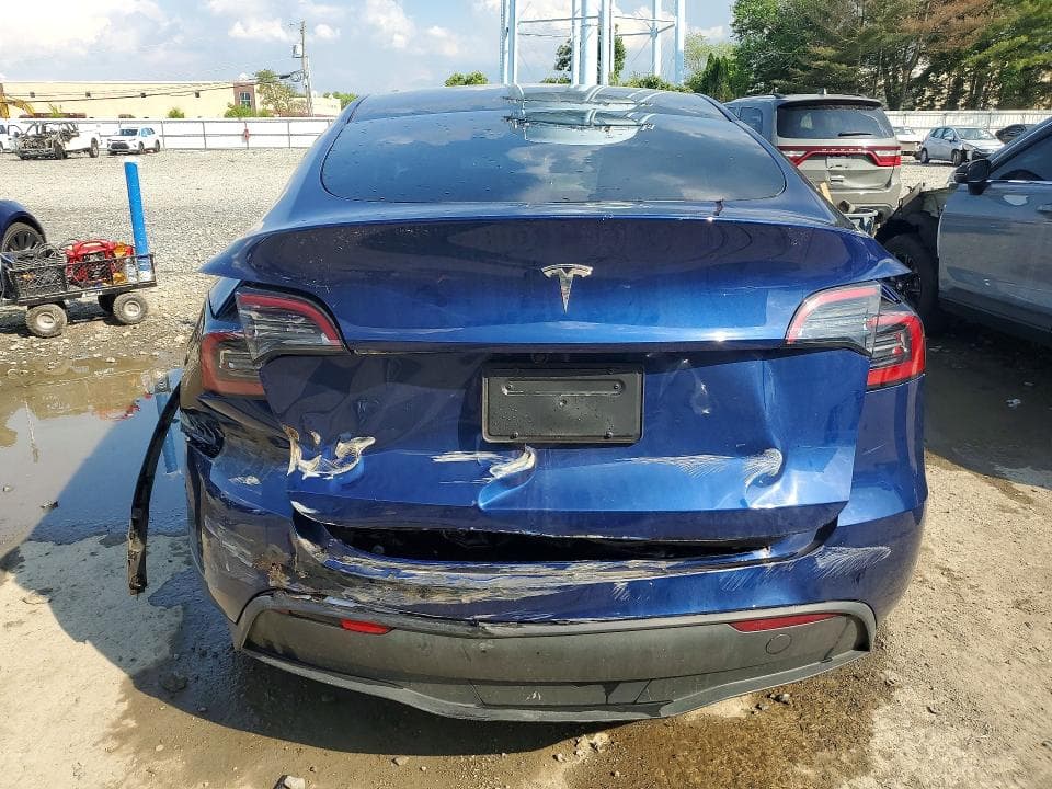 2025 TESLA MODEL Y 6