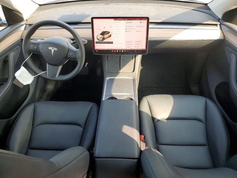 2025 TESLA MODEL Y 8