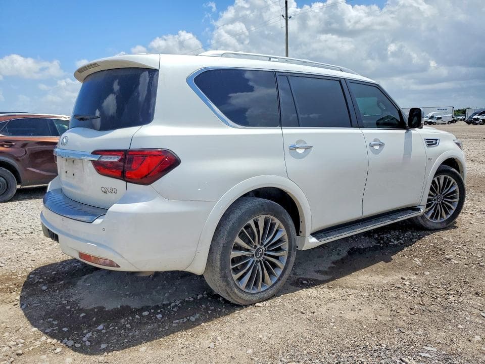 2019 INFINITI QX80 LUXE 3