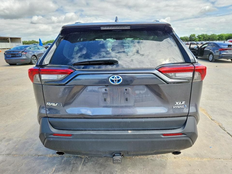 2022 TOYOTA RAV4 XLE 6