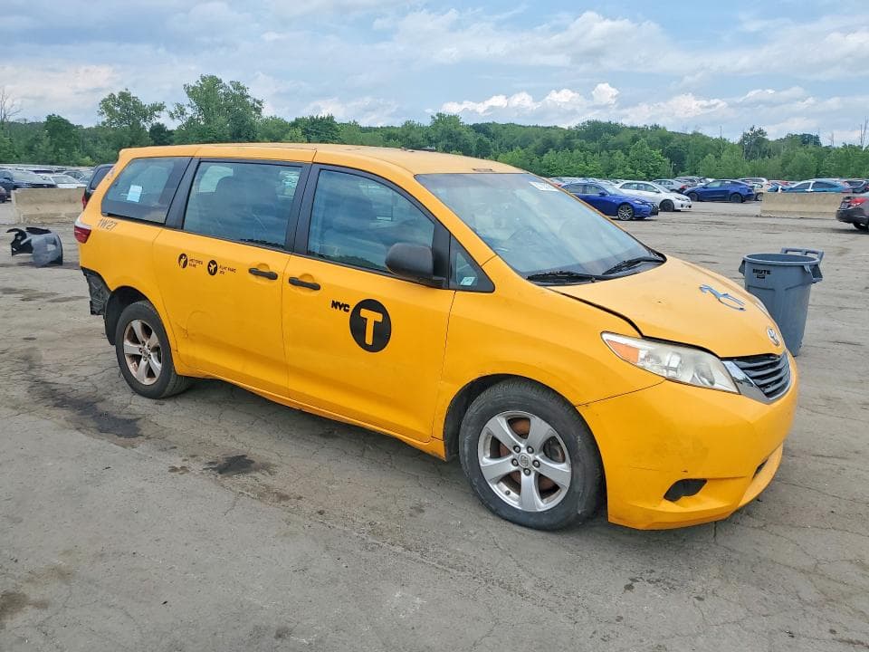 2017 TOYOTA SIENNA L 7-PASSENGER 4