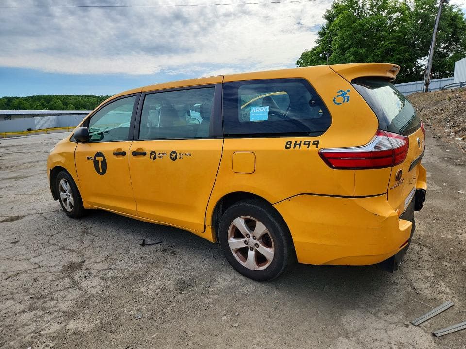 2017 TOYOTA SIENNA 2