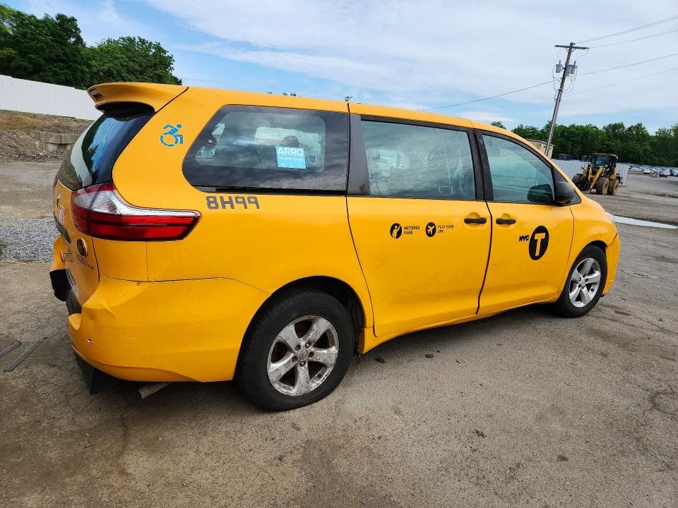 2017 TOYOTA SIENNA 3