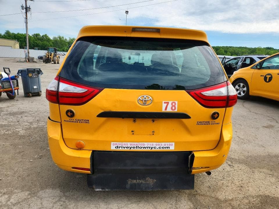2017 TOYOTA SIENNA 6