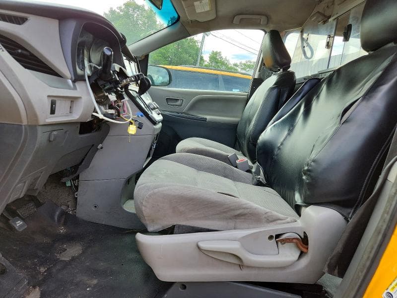 2017 TOYOTA SIENNA 7