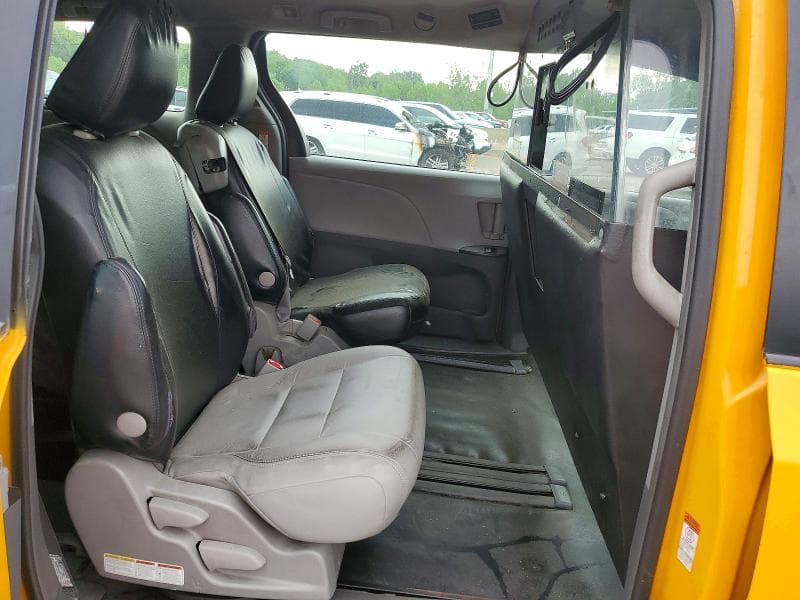 2017 TOYOTA SIENNA L 7-PASSENGER 11