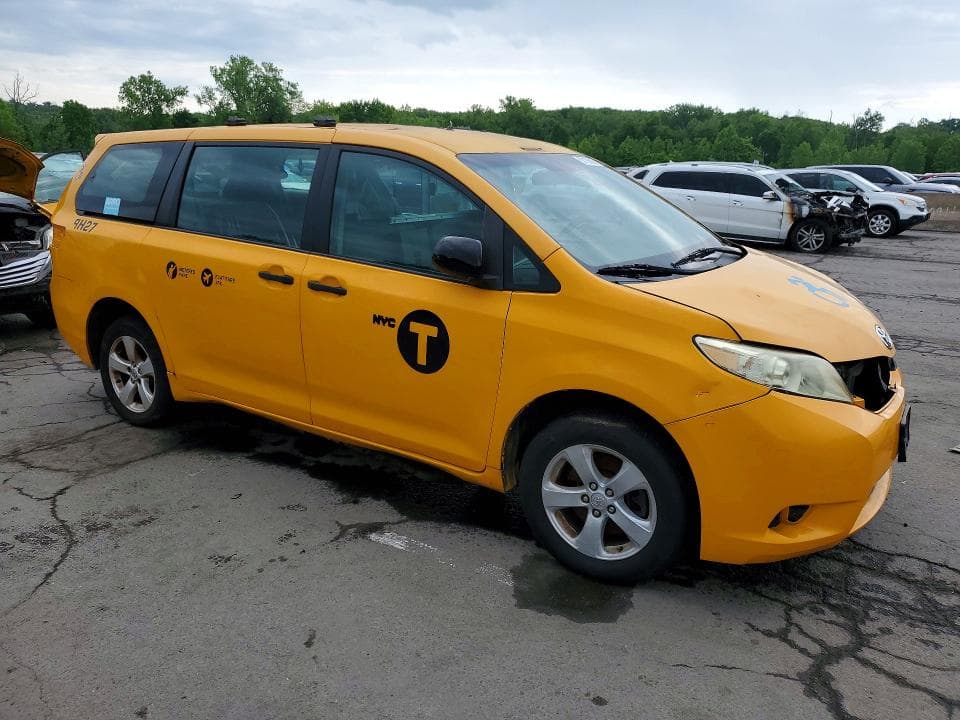 2017 TOYOTA SIENNA L 7-PASSENGER 4