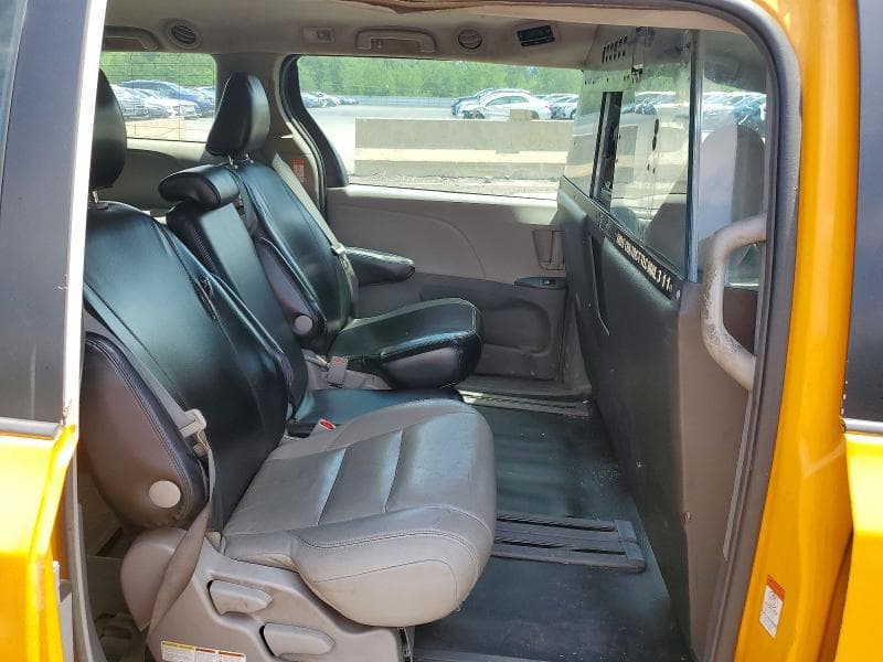 2017 TOYOTA SIENNA LE LE 12