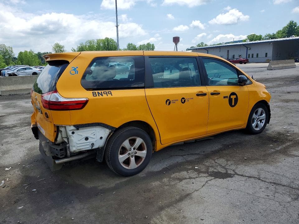 2017 TOYOTA SIENNA LE LE 4