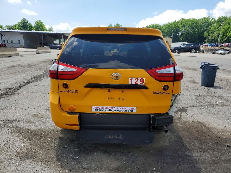 2017 TOYOTA SIENNA LE LE 7