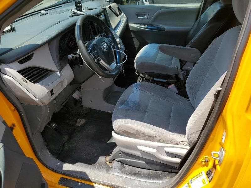 2017 TOYOTA SIENNA LE LE 8