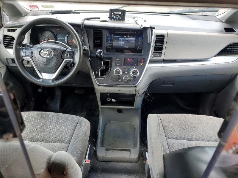 2017 TOYOTA SIENNA LE LE 9