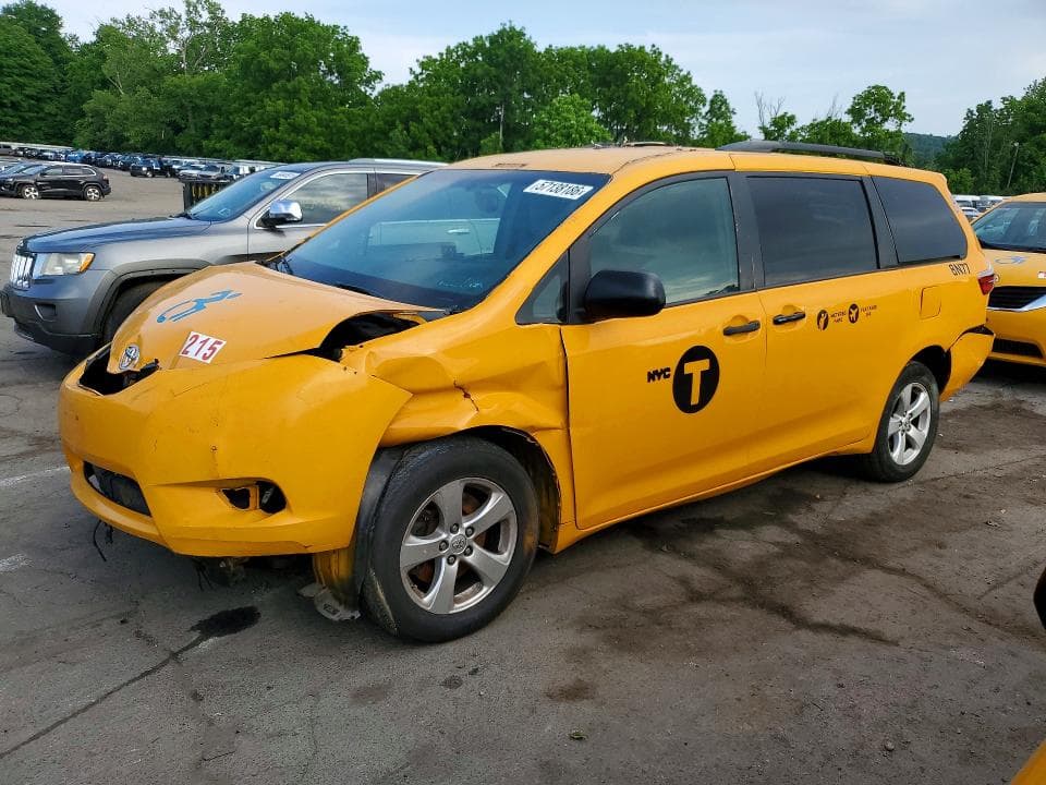 2017 TOYOTA SIENNA LE
