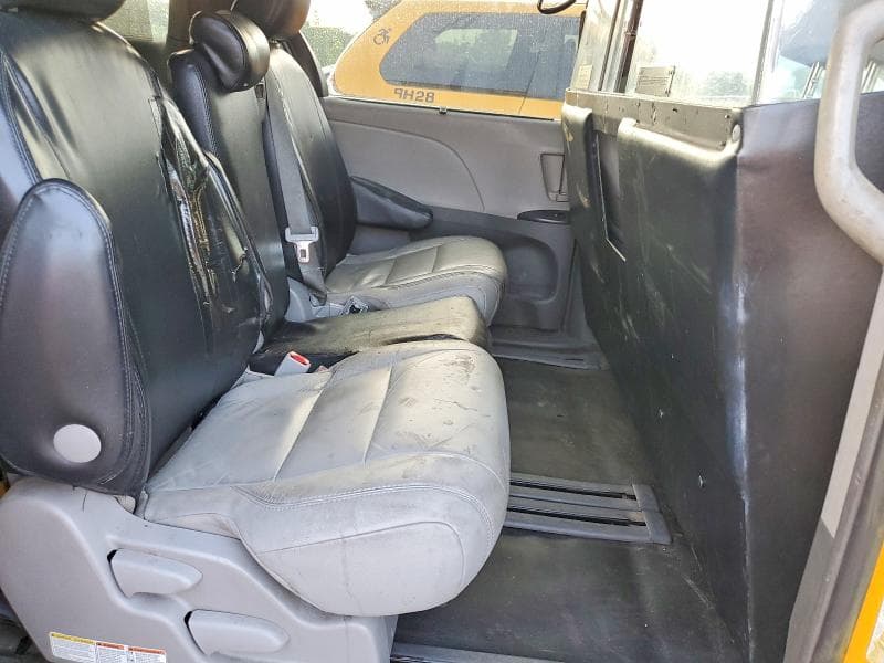2017 TOYOTA SIENNA LE LE 12