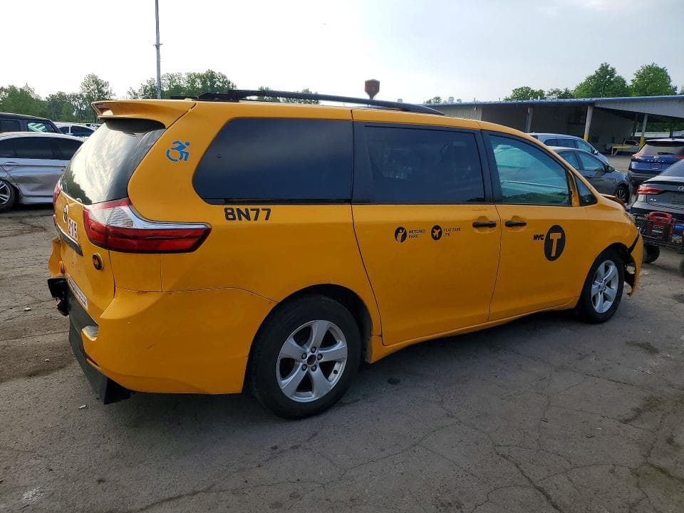 2017 TOYOTA SIENNA LE LE 4