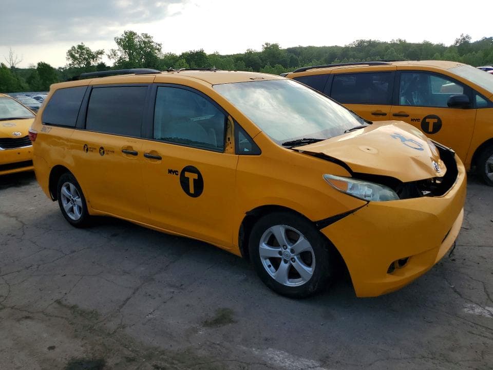 2017 TOYOTA SIENNA LE LE 5