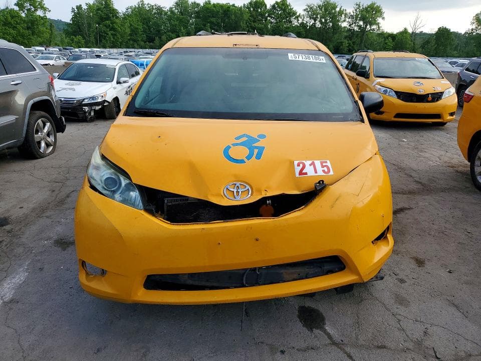 2017 TOYOTA SIENNA LE LE 6