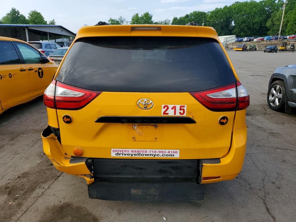 2017 TOYOTA SIENNA LE LE 7