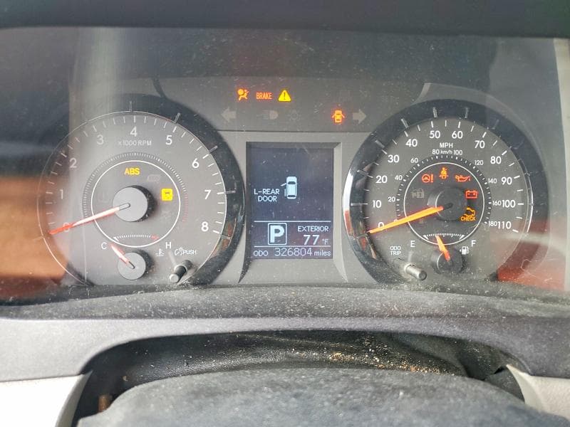 2017 TOYOTA SIENNA LE LE 10