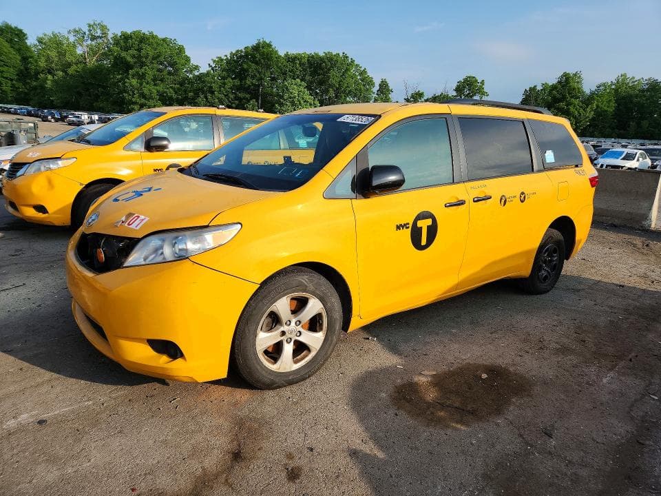2017 TOYOTA SIENNA LE