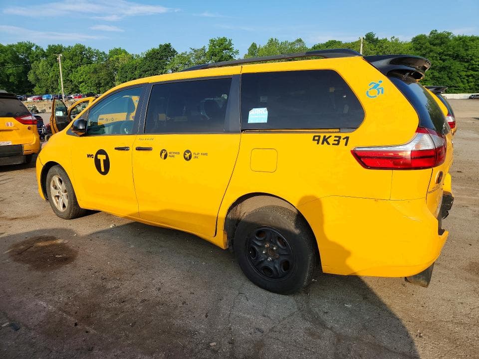 2017 TOYOTA SIENNA LE LE 3