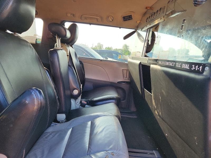 2017 TOYOTA SIENNA LE LE 12