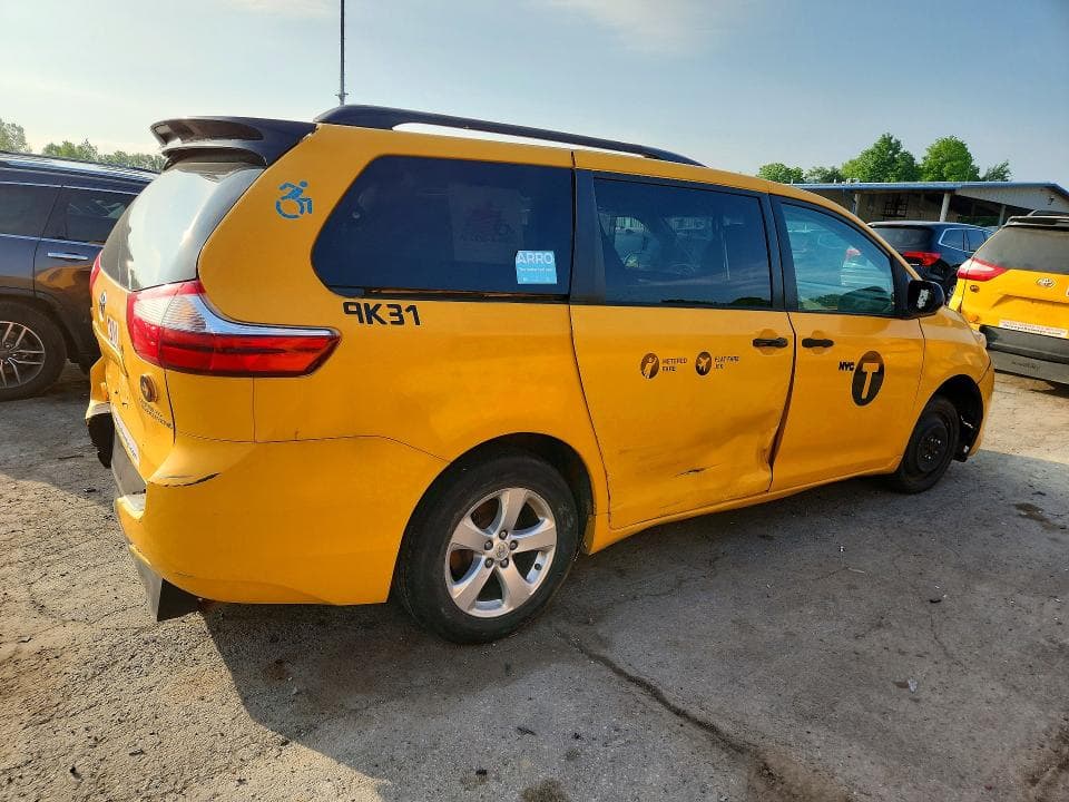 2017 TOYOTA SIENNA LE LE 4