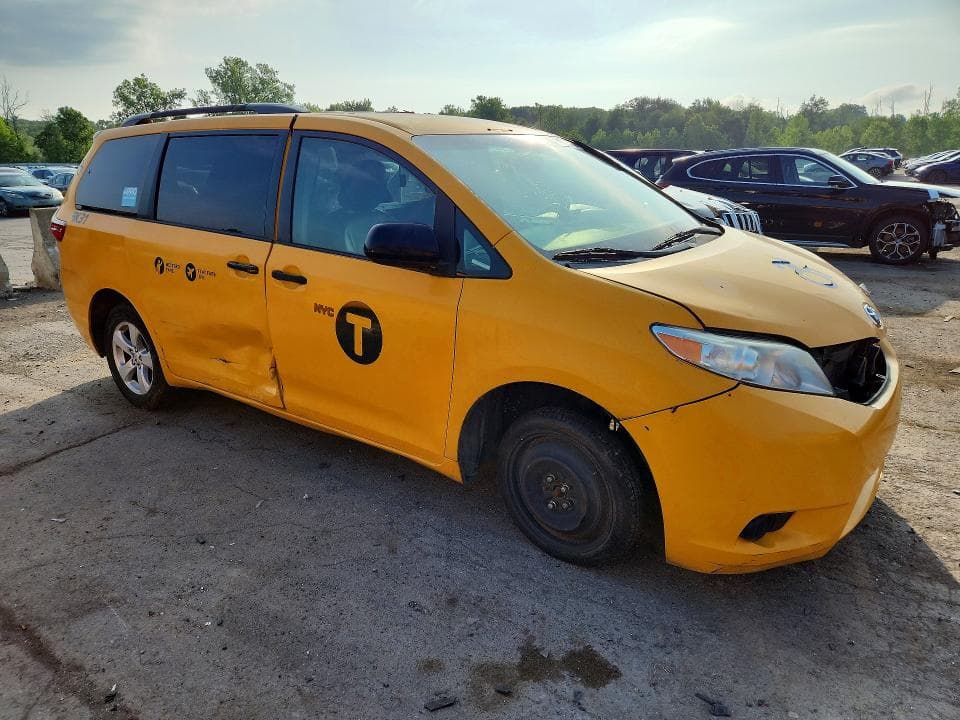 2017 TOYOTA SIENNA LE LE 5