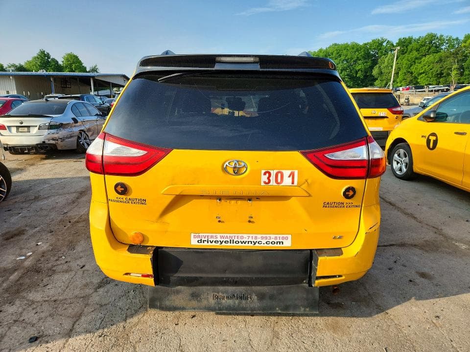 2017 TOYOTA SIENNA LE LE 7