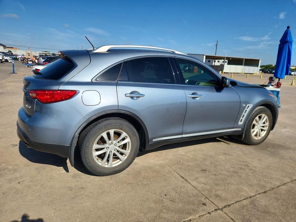 2017 INFINITI QX70 BASE 3