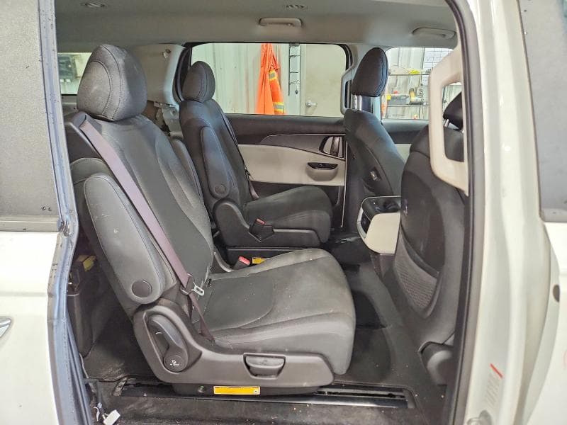 2023 KIA CARNIVAL LX 11