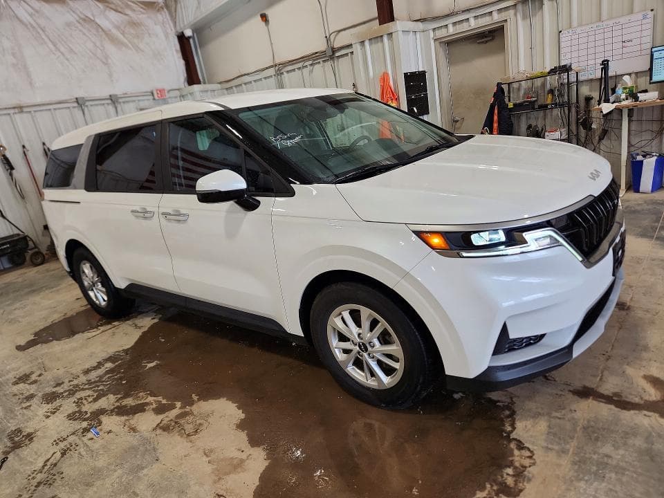 2023 KIA CARNIVAL LX 4