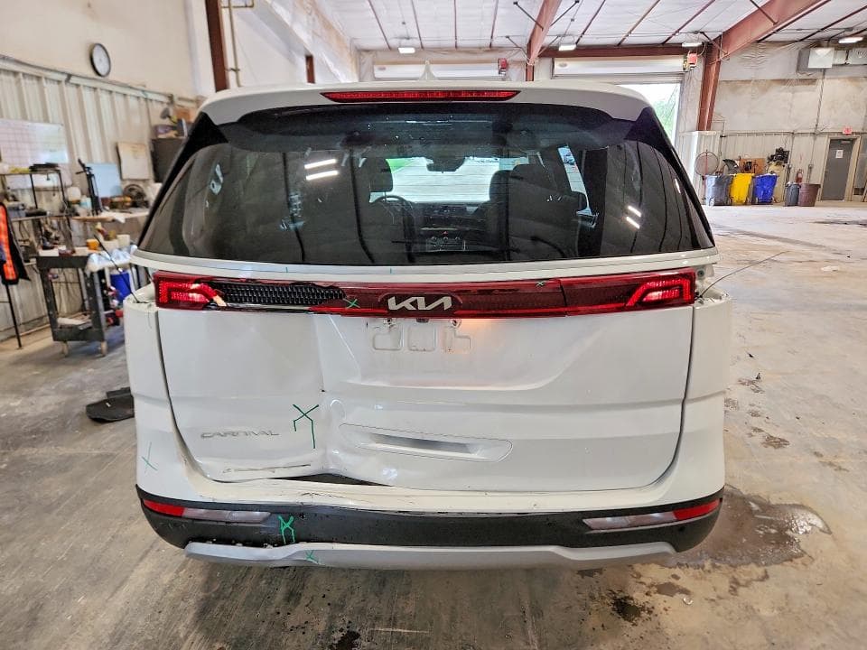 2023 KIA CARNIVAL LX 6