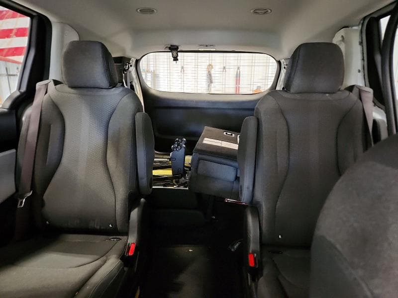 2023 KIA CARNIVAL LX 10