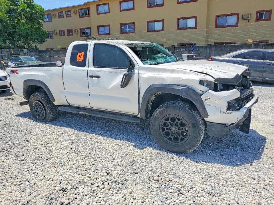2022 TOYOTA TACOMA SR 4