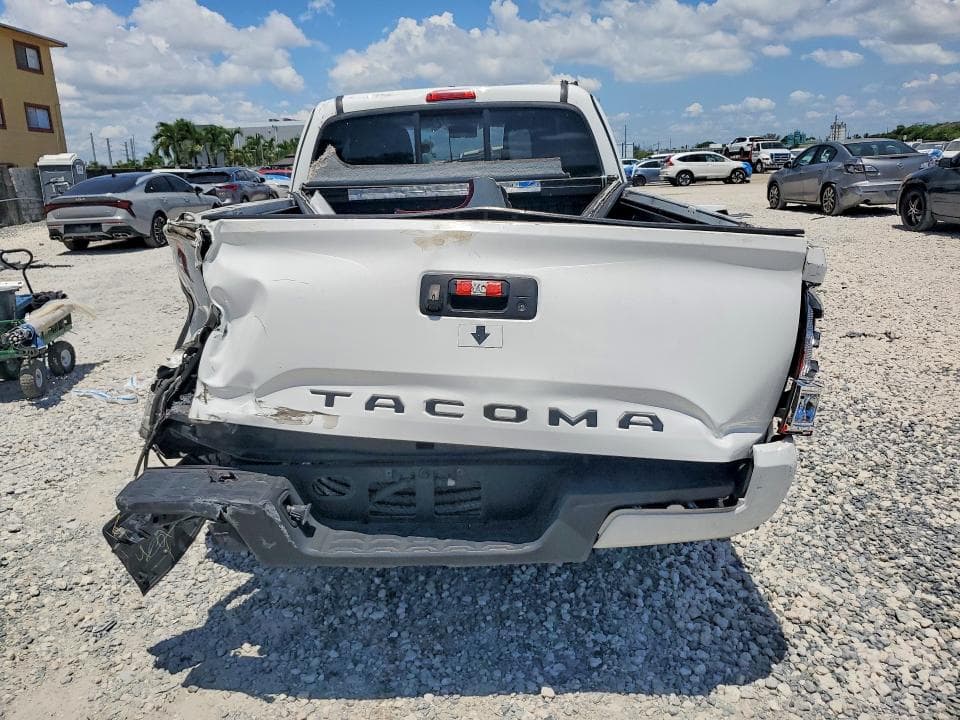 2022 TOYOTA TACOMA SR 6
