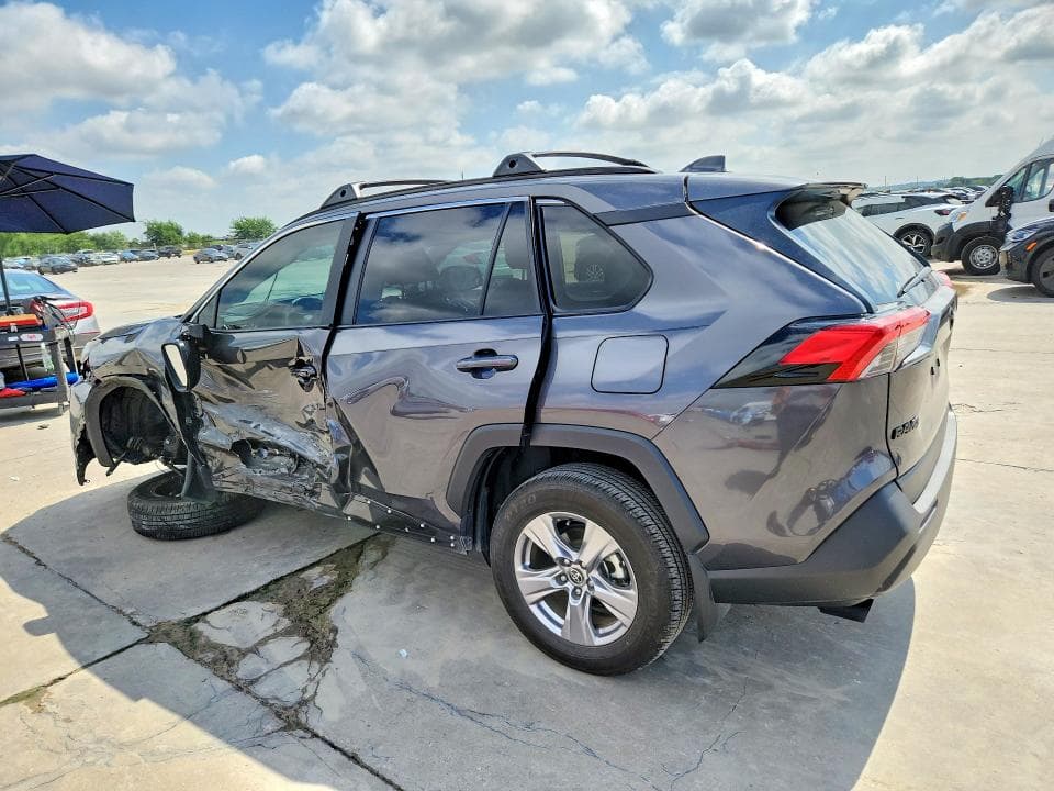 2025 TOYOTA RAV4 XLE 2