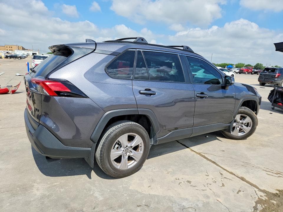 2025 TOYOTA RAV4 XLE 3