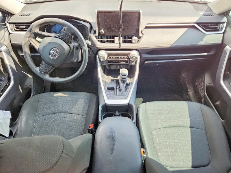 2025 TOYOTA RAV4 XLE 8