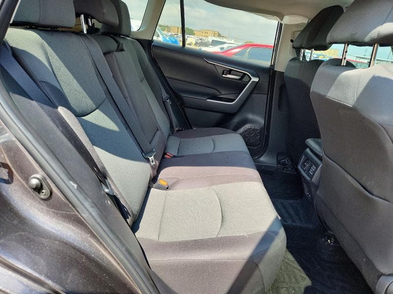 2025 TOYOTA RAV4 XLE 10