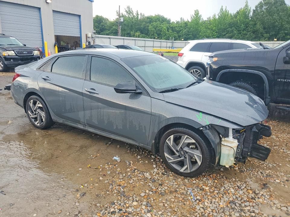 2025 HYUNDAI ELANTRA SEL SPORT 4