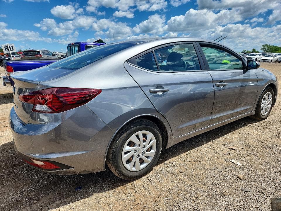 2019 HYUNDAI ELANTRA SE SE 3