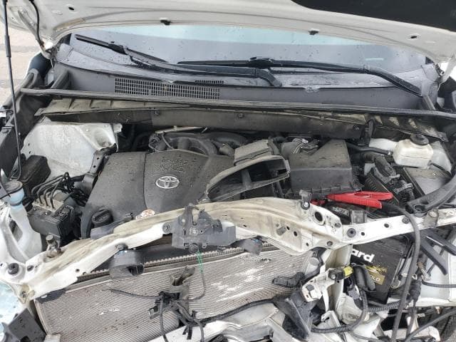 2019 TOYOTA HIGHLANDER SE 12