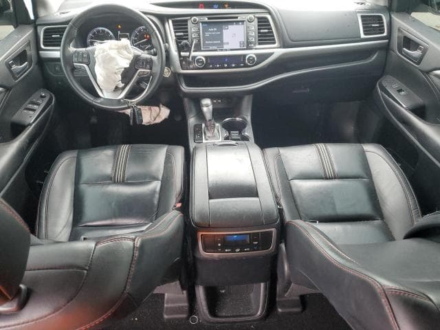 2019 TOYOTA HIGHLANDER SE 8