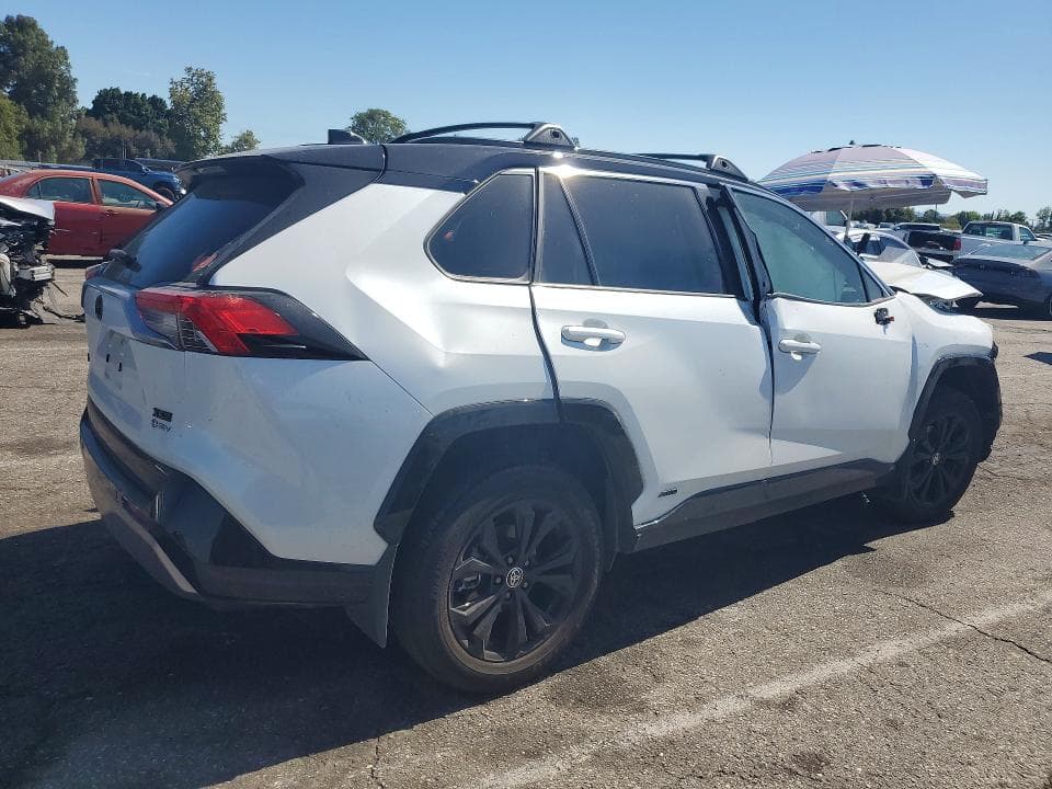 2025 TOYOTA RAV4 XSE 3