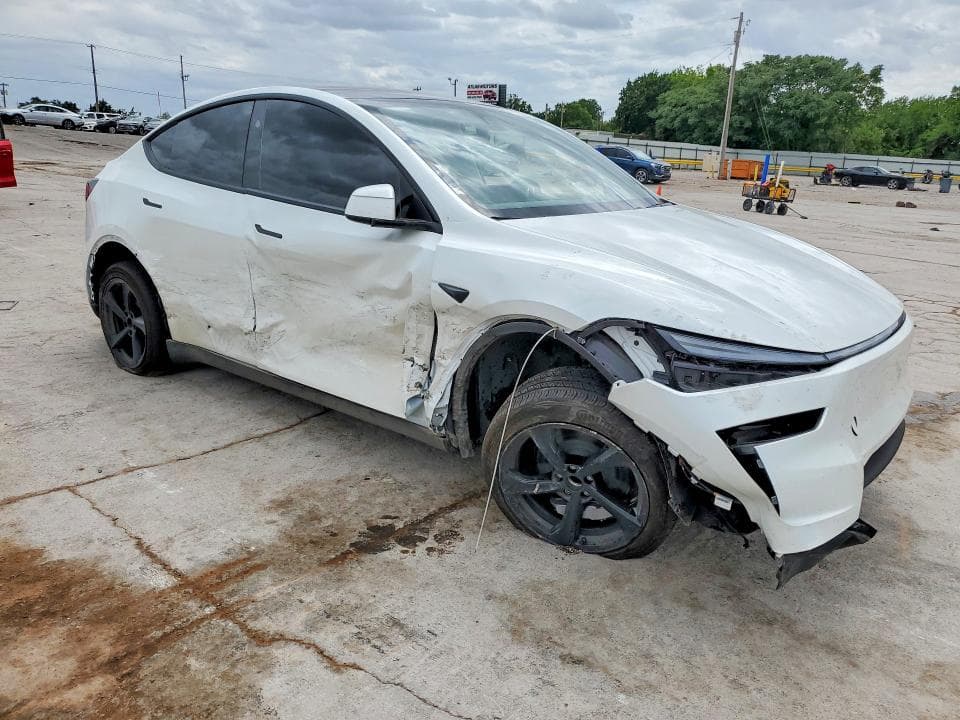 2026 TESLA MODEL Y 4
