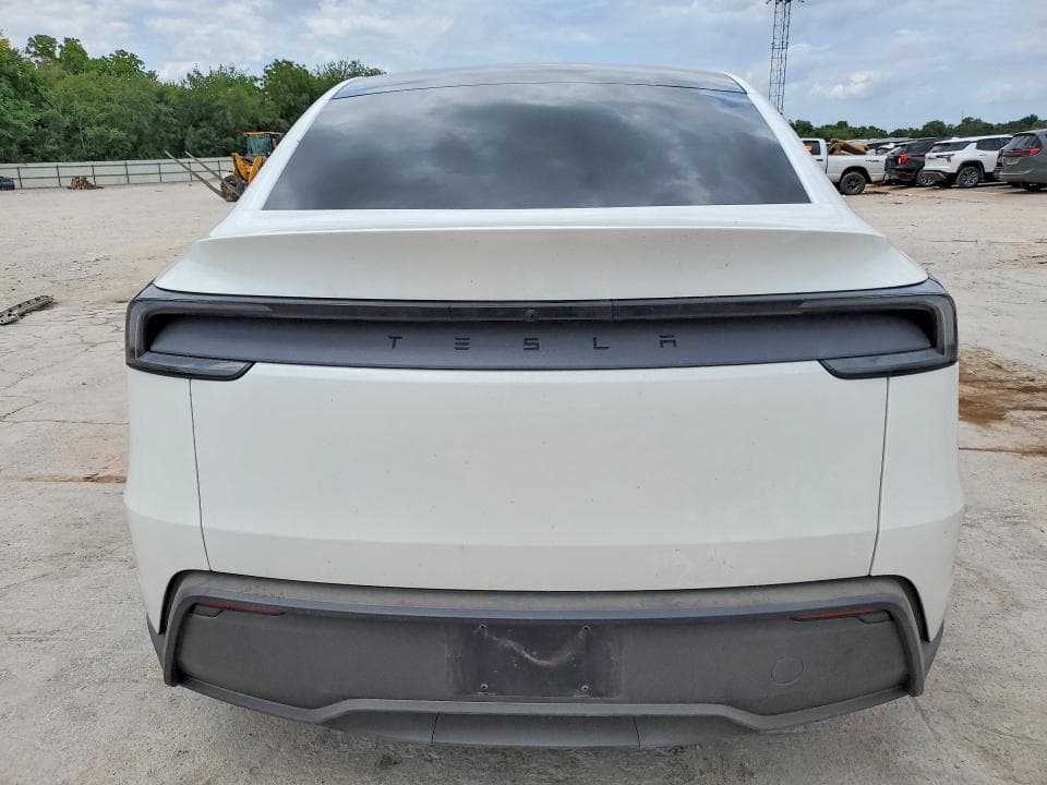 2026 TESLA MODEL Y 6