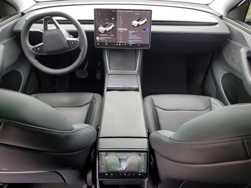 2026 TESLA MODEL Y 8