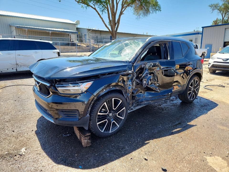 2020 VOLVO XC40 T5 MOMENTUM - 1